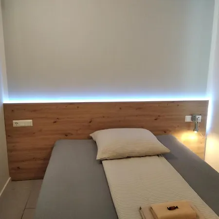 Sroom 118 And 119 In Center *